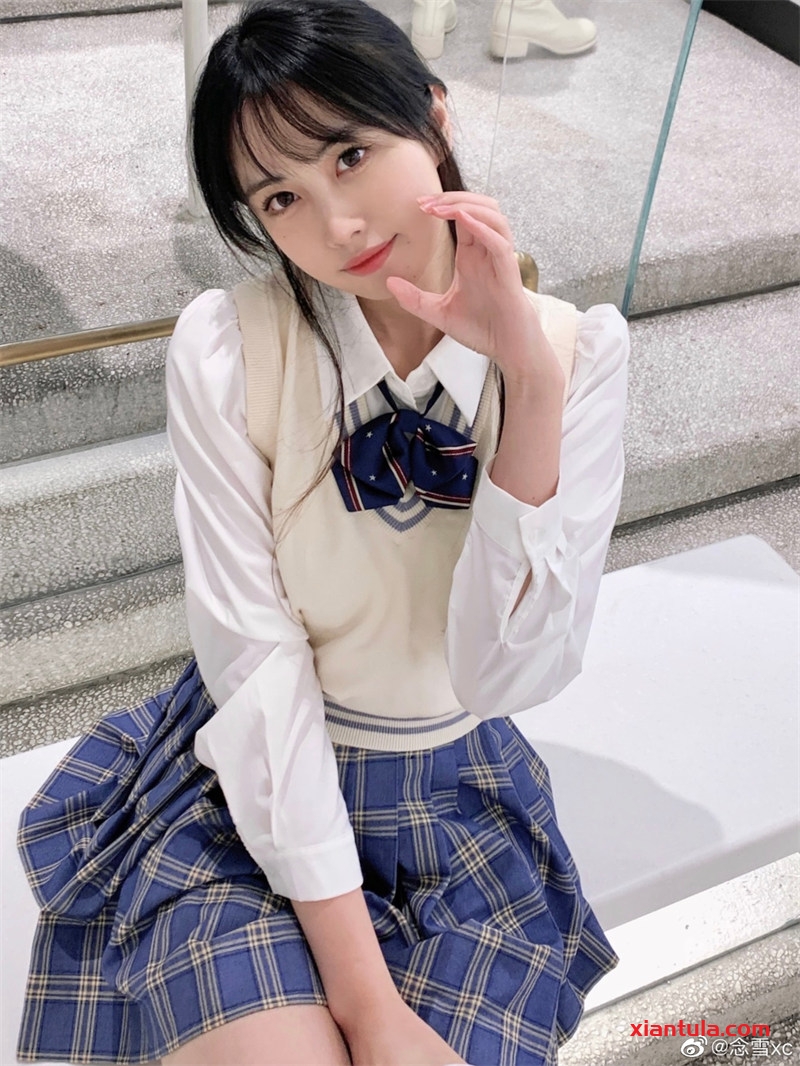 念雪ww图片全分享，蓝色睡袍纵享丝滑惹怜爱