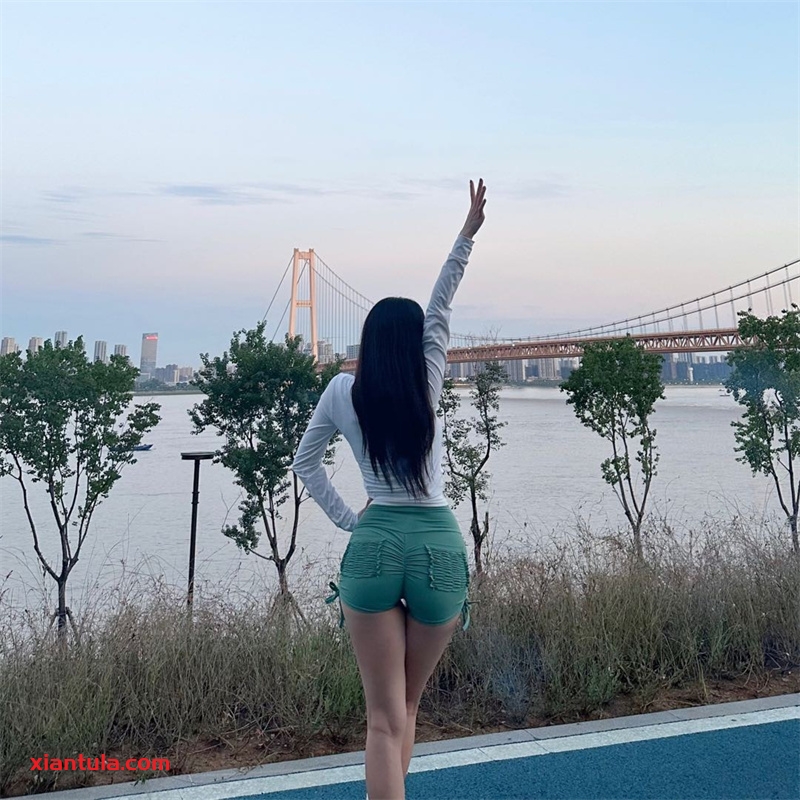 小玉吃果冻微密图片太美,名字都被搜爆了。 小玉吃果冻微密图片太美,名字都被搜爆了。