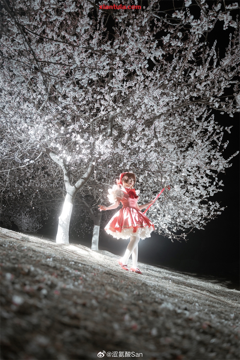 樱井宁宁“微熏的后辈”曝光！蓝白壁纸下的微醺，让粉丝一秒沦陷！