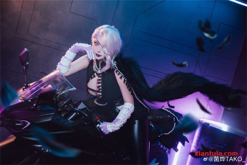 菌烨tako漫展现场图直击，颜值高峰的叛逆少女