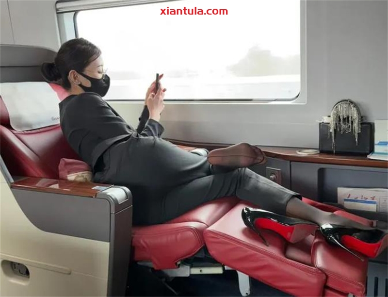 脸红dearie微密高铁图片更新，让人眼前一亮