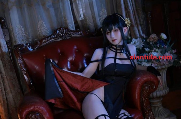 桜满三时：00后女模特拍摄二次元的逆袭之路！