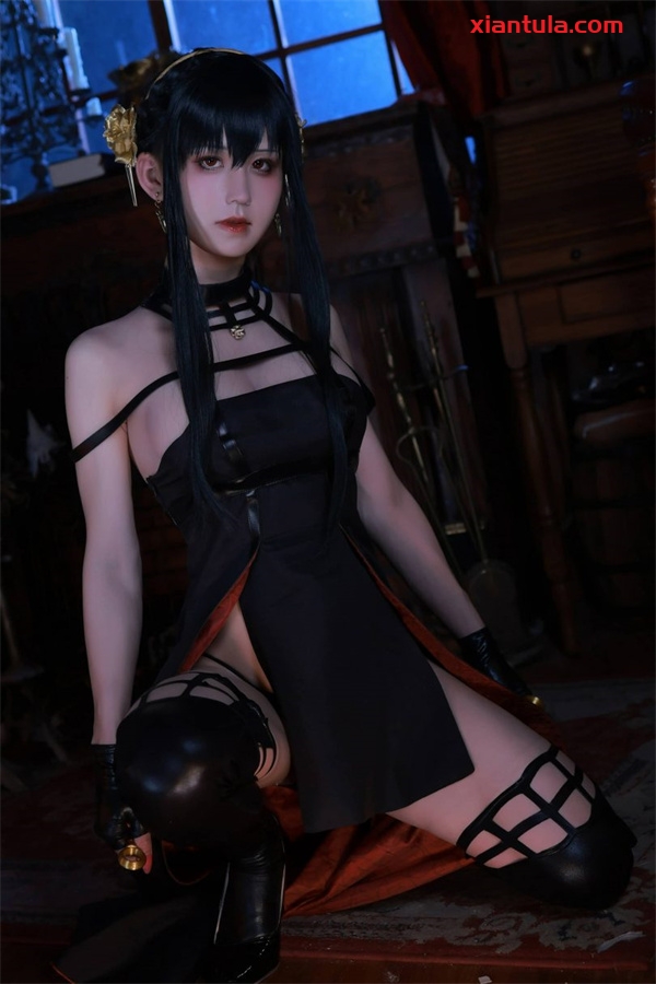 桜满三时：00后女模特拍摄二次元的逆袭之路！