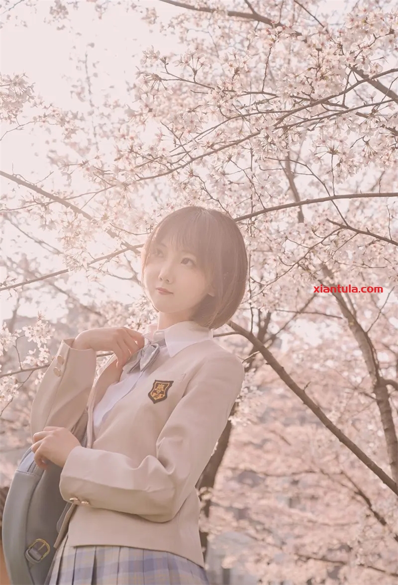 名濑弥七：独家热门图集曝光！清新女神席卷二次元平台