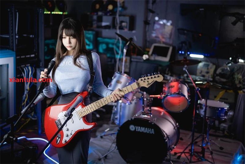 抱走莫子a:风格多变的胶衣与她的创作之旅(附图片赏析) 抱走莫子a:风格多变的胶衣与她的创作之旅(附图片赏析)