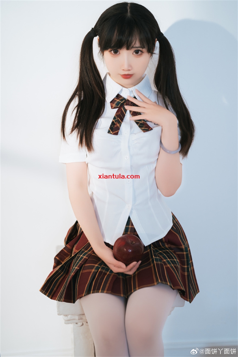面饼仙儿图集曝光：从二次元到现实的璀璨明星！
