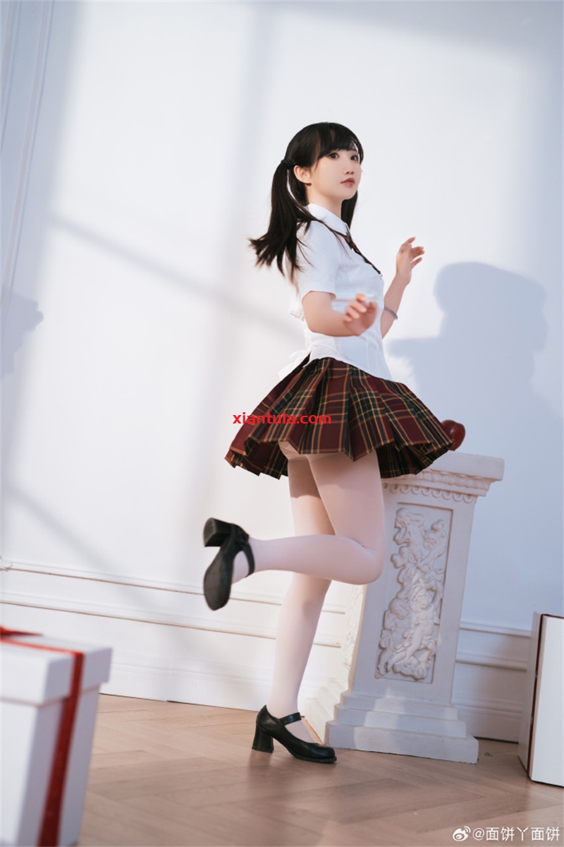 面饼仙儿图集曝光：从二次元到现实的璀璨明星！
